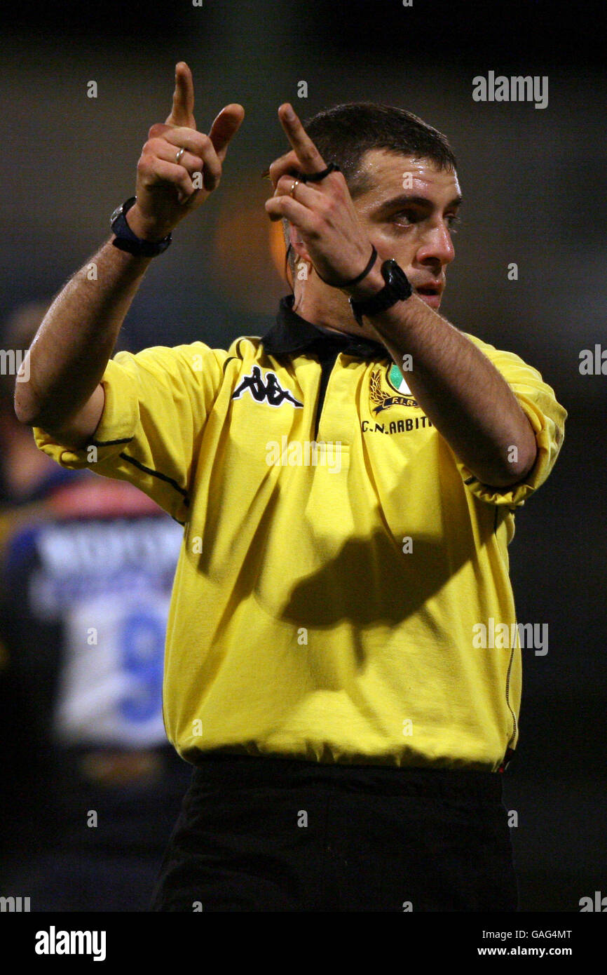 Rugby Union - European Challenge Cup - Pool 5 - Leeds Carnegie v DAX - Headingley Stadium. Alan Falzone, Referee Stock Photo