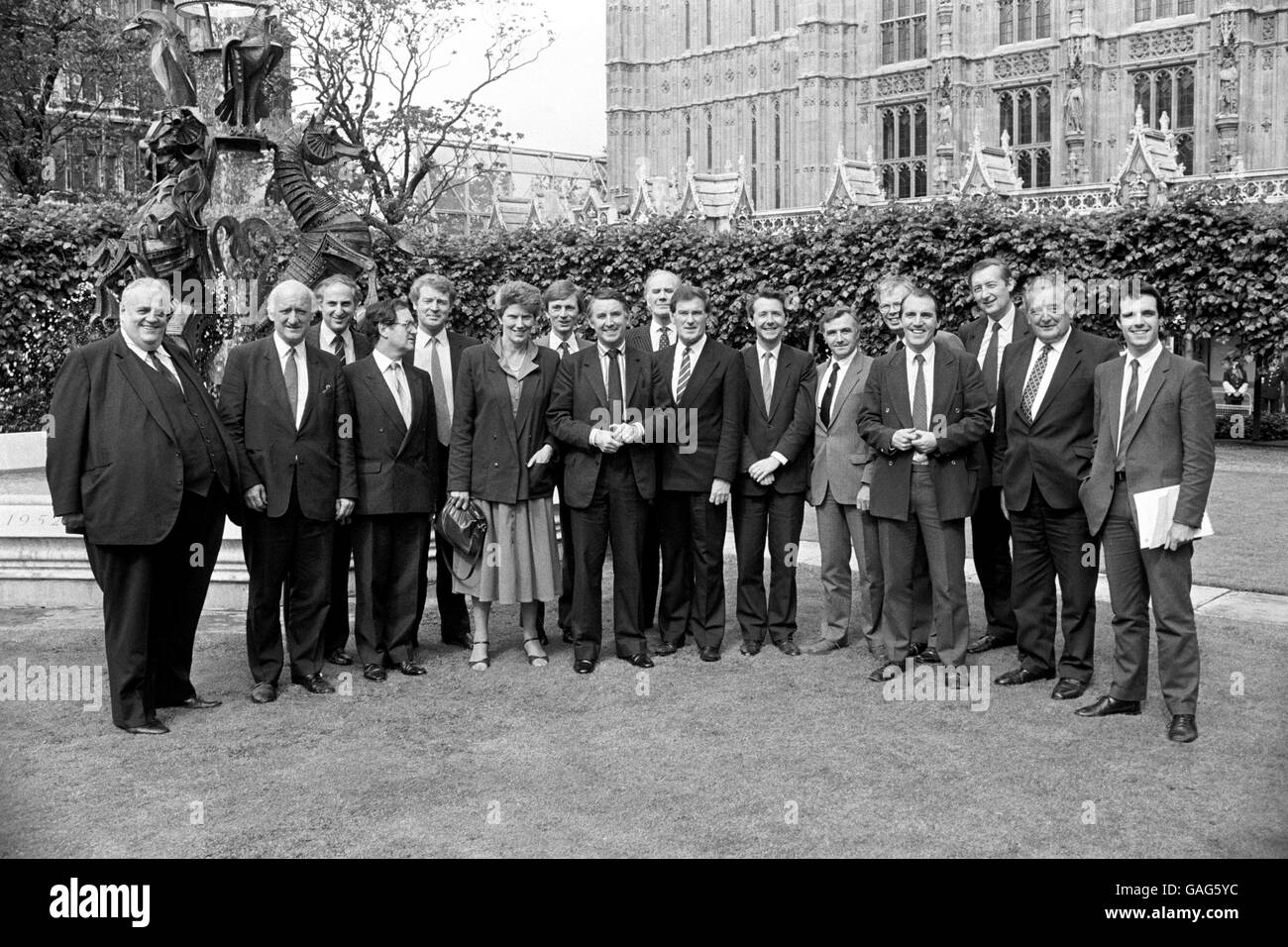 The seventeen Liberal MPs elected outside the House of Commons. From the left, Cyril Smith, Sir Russell Johnston, Alex Carlile, Alan Beith, Paddy Ashdown, Ray Mitchy, Archy Kirkwood, David Steel, Menzies Campbell, Ronald Fern, David Alton, Malcom Bruce, Simon Hughes, Jim Wallace, Richard Livsey, Geraint Howells and Matthew Taylor. Stock Photo