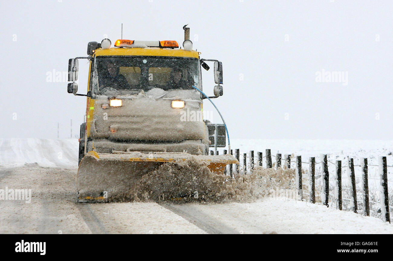 Heavy snowfall hits uk hi-res stock photography and images - Alamy