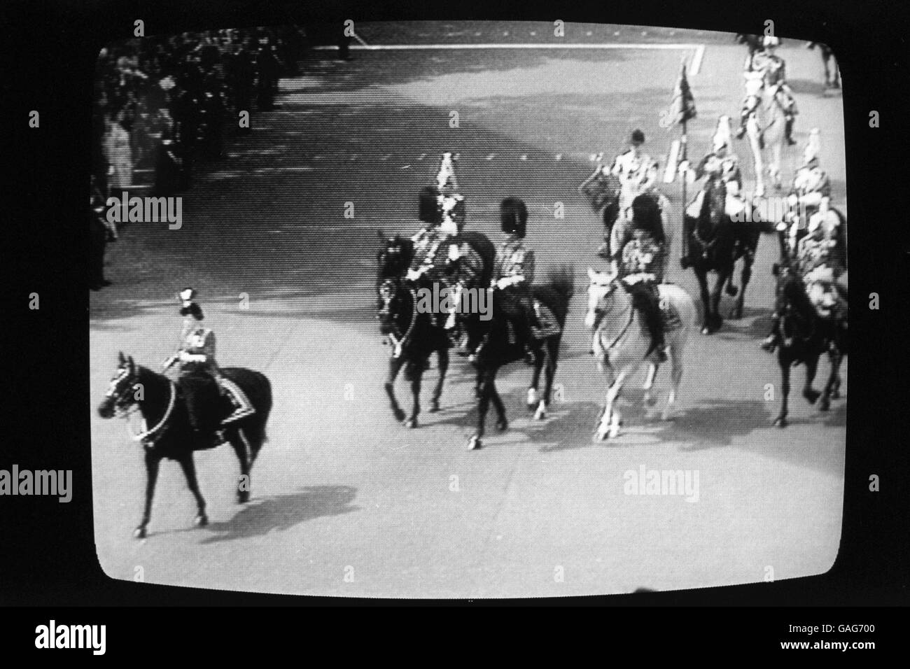 SCREEN GRAB from BBC Television. The Queen pats her horse Burmese after he reacted to six bangs that came from the crowd while The Queen rode down the Mall Stock Photo