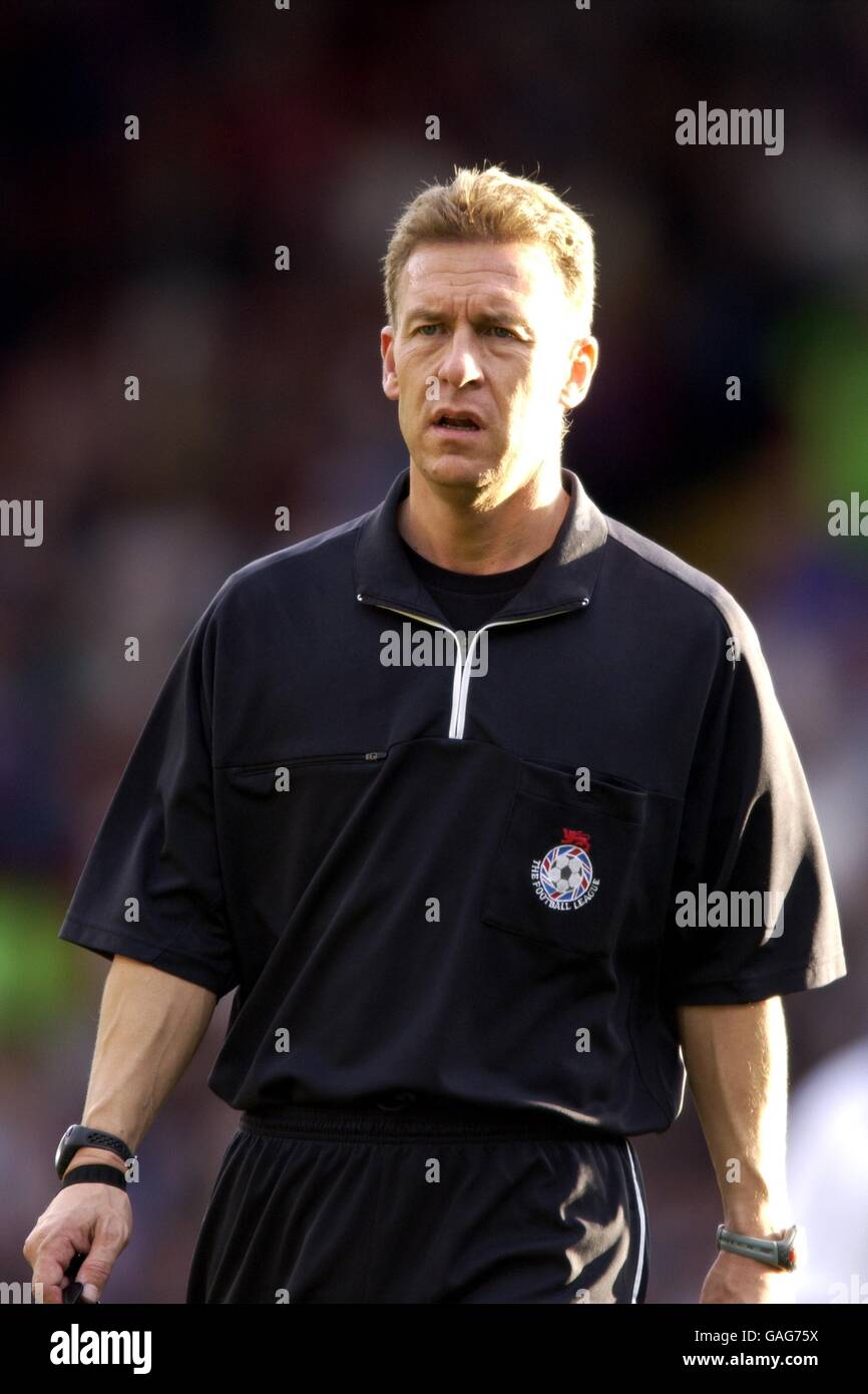 Soccer - Nationwide League Division One - Crystal Palace v Gillingham. Referee P Taylor Stock Photo