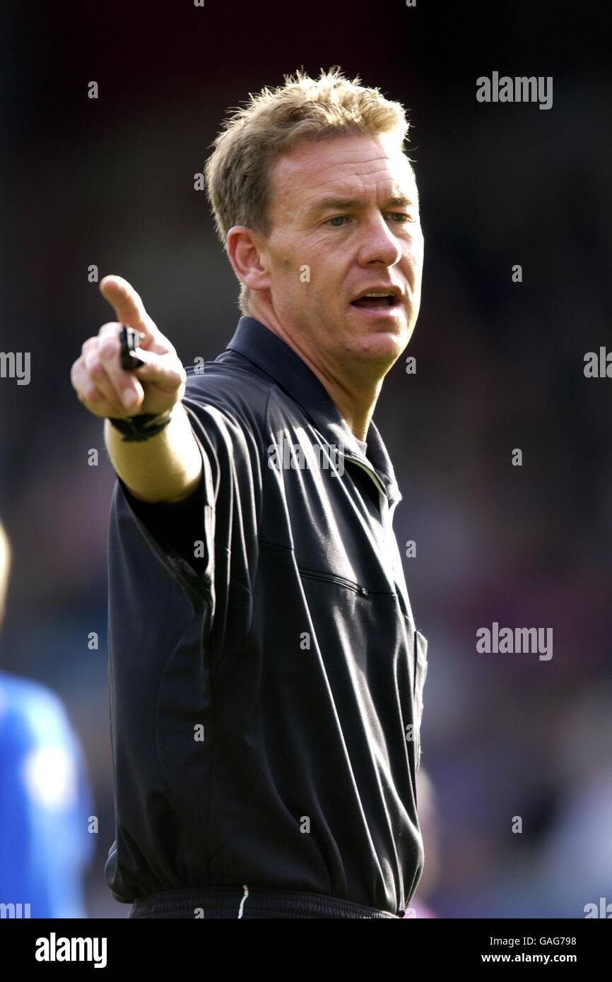 Soccer - Nationwide League Division One - Crystal Palace v Gillingham. Referee P Taylor Stock Photo