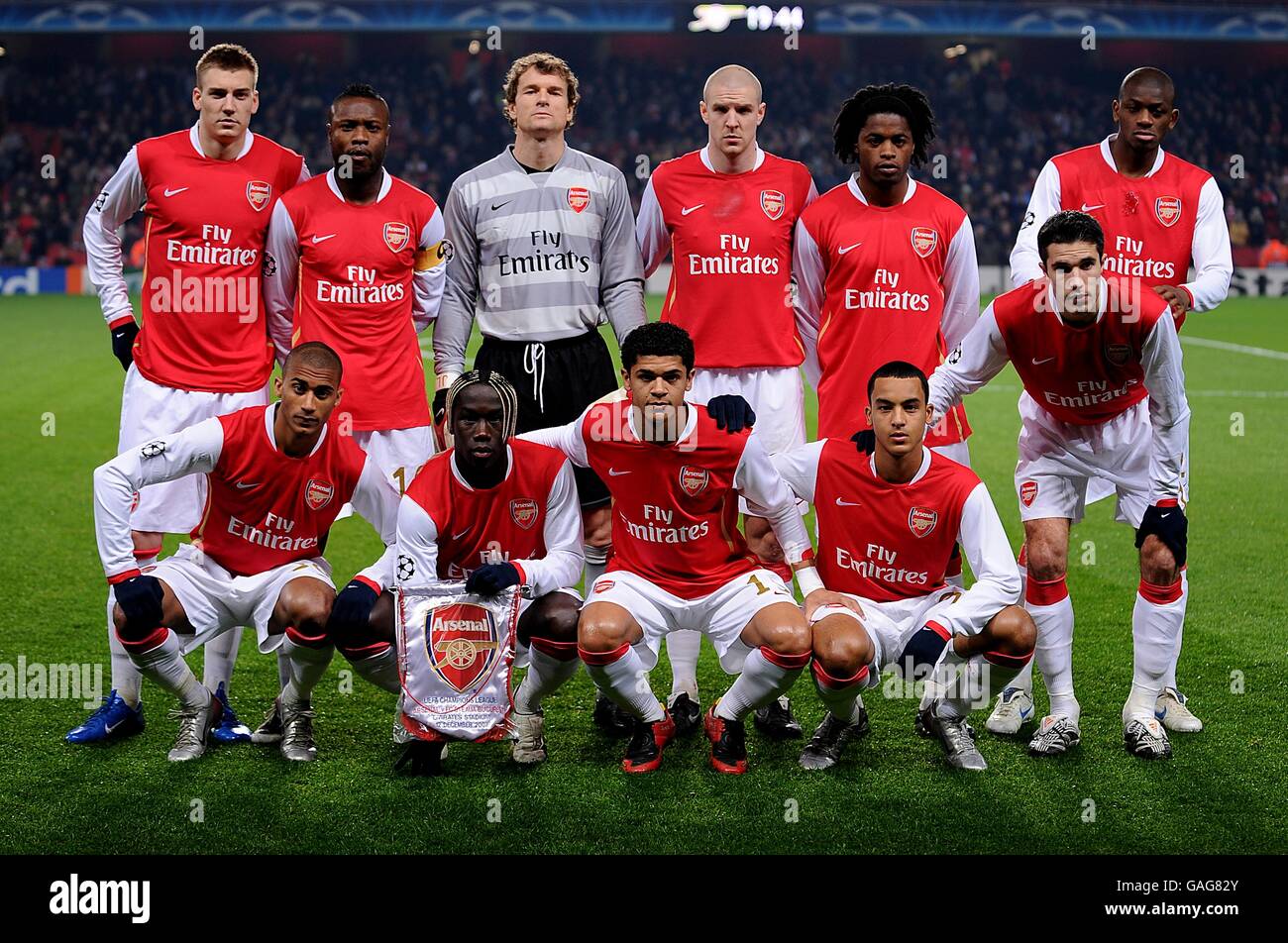 Soccer - UEFA Champions League - Group H - Steaua Bucharesti v Arsenal -  Steaua Stadium. Steaua Bucharesti, team group Stock Photo - Alamy