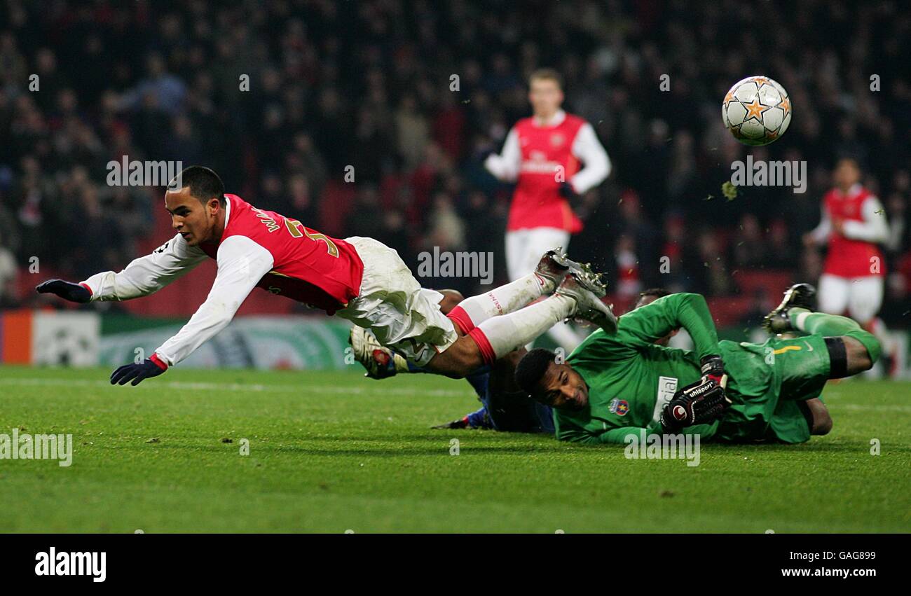 Soccer - UEFA Champions League - Group H - Arsenal v Steaua Bucharest -  Emirates Stadium Stock Photo - Alamy