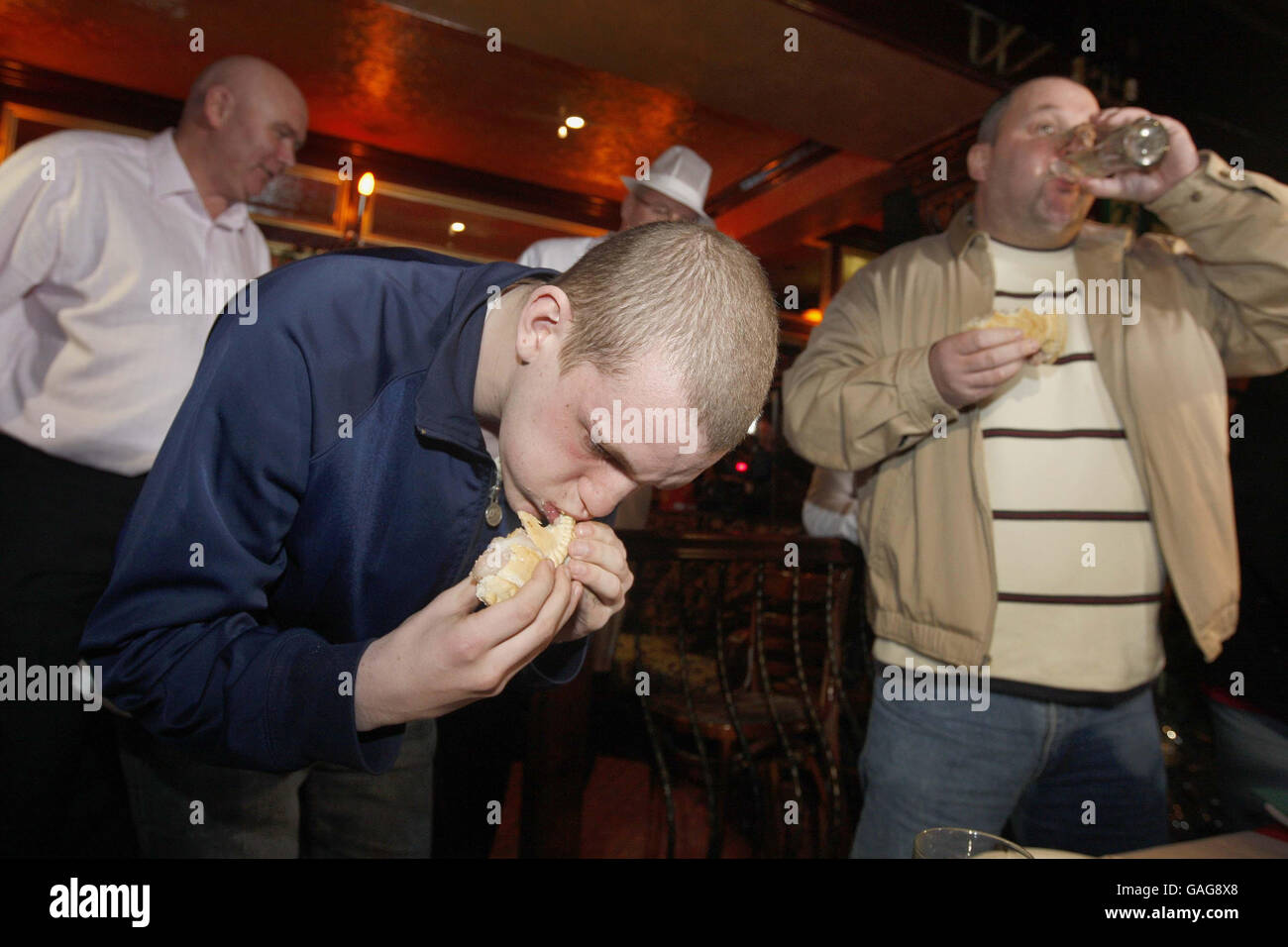 Pie Eating Contest Stock Photos & Pie Eating Contest Stock Images Alamy