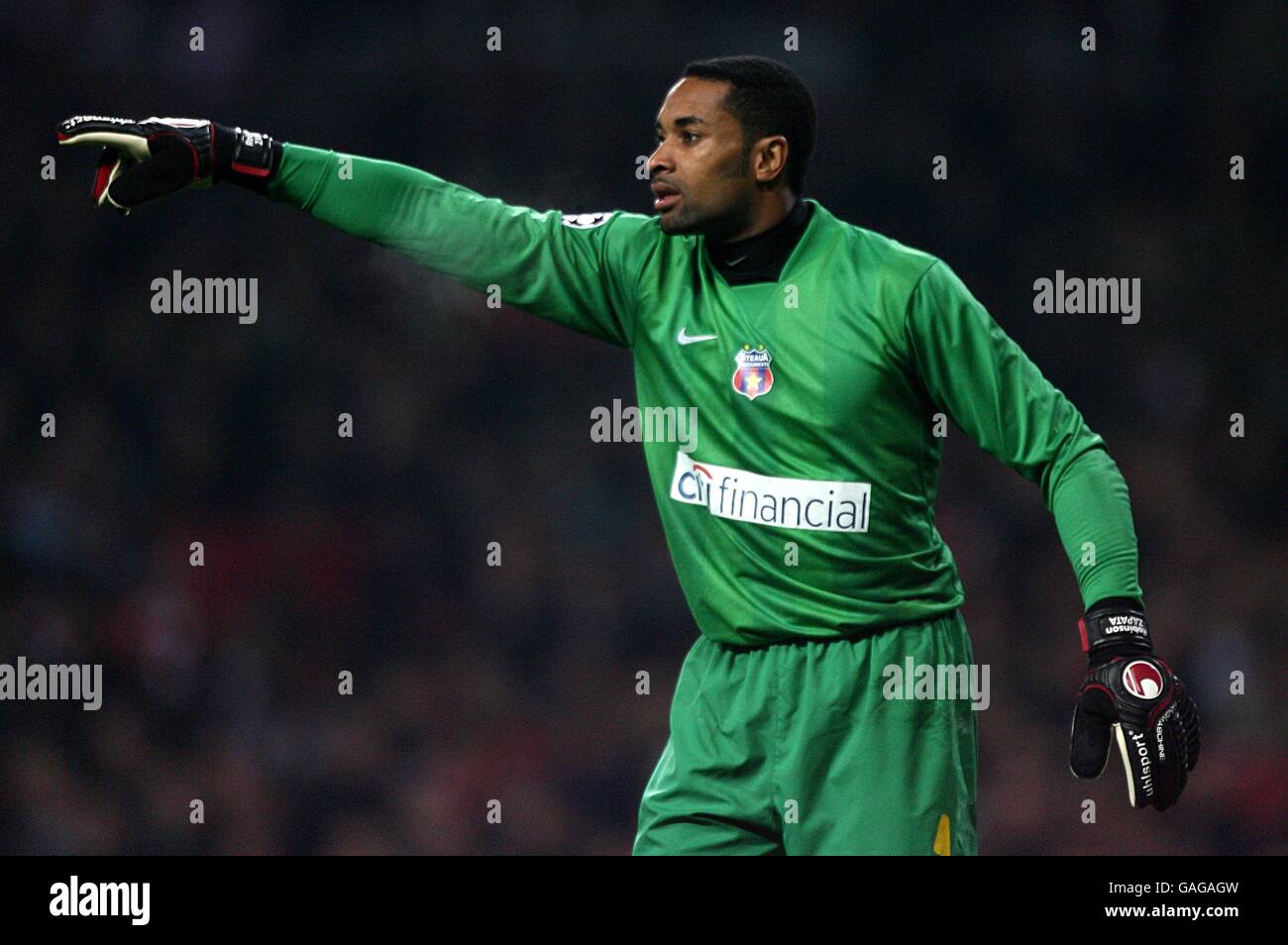 Soccer - UEFA Champions League - Group E - Real Madrid v Steaua Bucuresti -  Santiago Bernabeu. Sorin Paraschiv, Steaua Bucuresti Stock Photo - Alamy