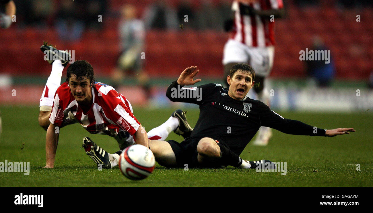 Stoke City's Danny Pugh (left) and West Bromwich Albion's Zoltan Gera in a challenge during the Coca-Cola Football League Championship match at the Britannia Stadium, Stoke-on-Trent. Stock Photo