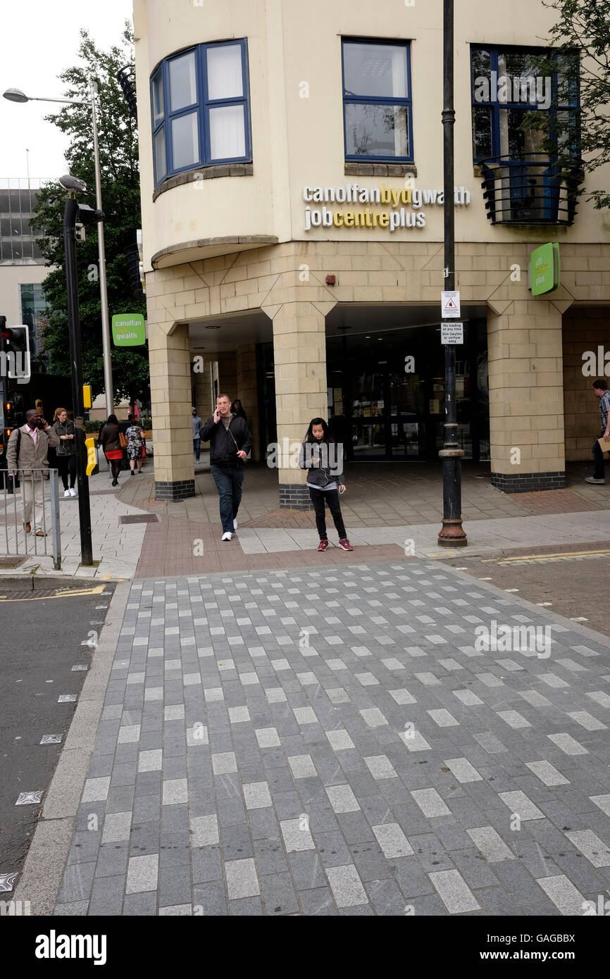 Raised road crossing to delineate pedestrian area in Cardiff City