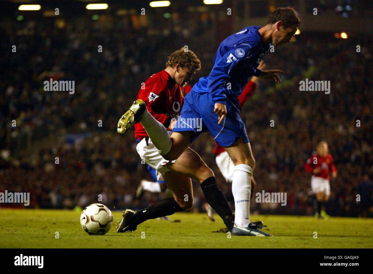 Soccer - FA Barclaycard Premiership - Manchester United v Everton. Everton's David Weir brings down manchester United's Ole Gunnar Solskjaer to earn his red card Stock Photo