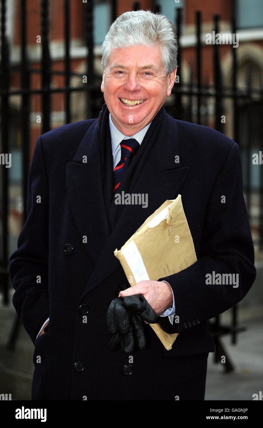 Michael Cole, press secretary to Mohamed Al Fayed, arrives at the High Court, London, for the inquest into the death of Diana, Princess of Wales. Stock Photo