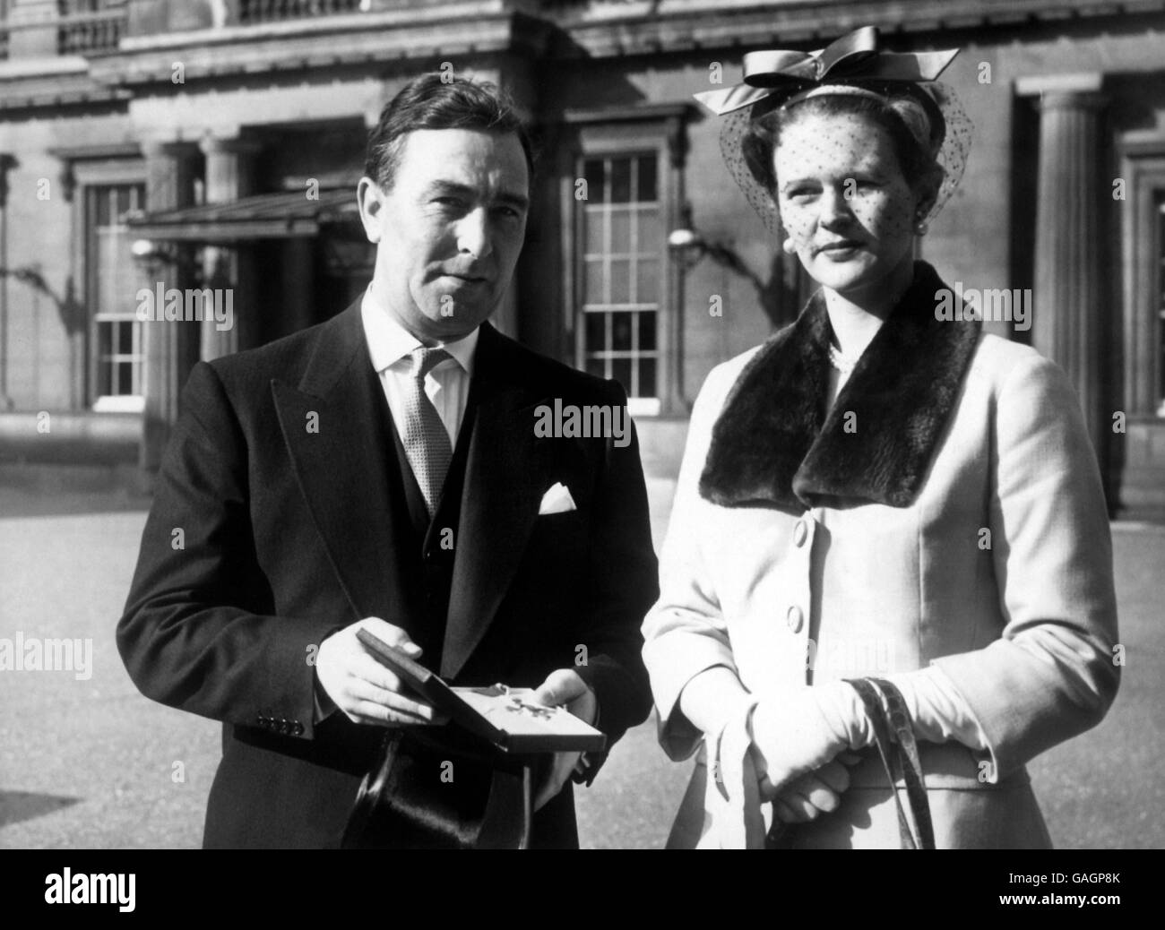 Sport cricket 1950s hires stock photography and images Alamy