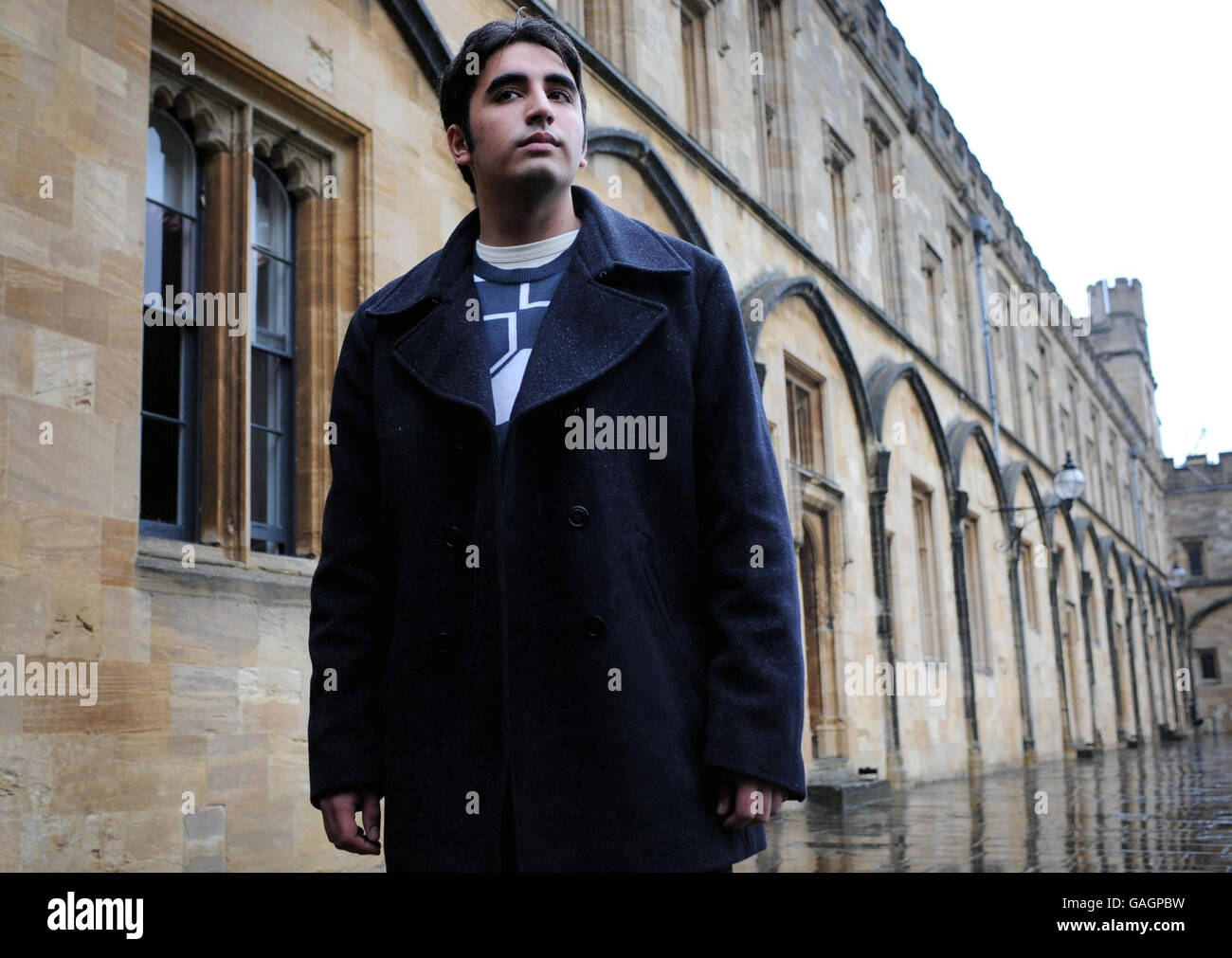 Bilawal Bhutto Zardari arrives at Christ Church College in Oxford today to continue his first year History studies. His mother Benazir Bhutto was killed two weeks ago. Stock Photo