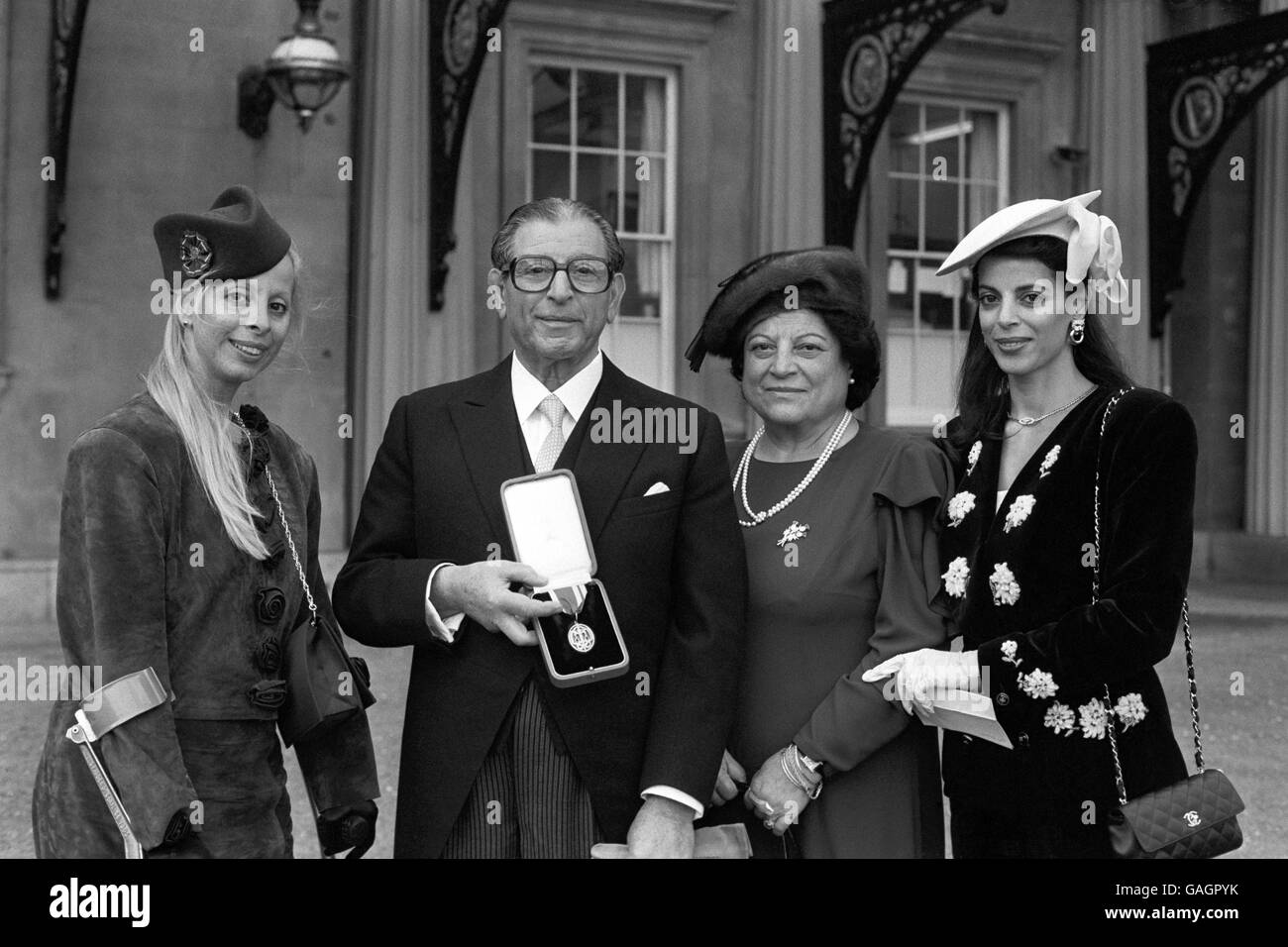 Hotel entrepreneur Sir Reo Stakis with his wife Anitsa and daughters Ridi (left) and Anastassia (right) receiving a knighthood at Buckingham Palace. Stock Photo