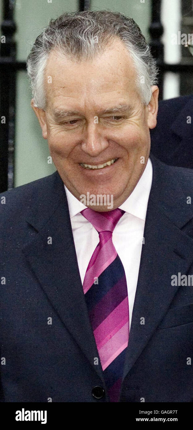 Work and Pensions Secretary Peter Hain leaves the cabinet meeting in ...