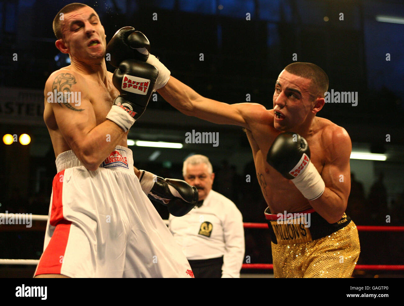 Boxing - Anthony Crolla v Tomasz Kwiecien - Burg-Wachter Castello Stock  Photo - Alamy