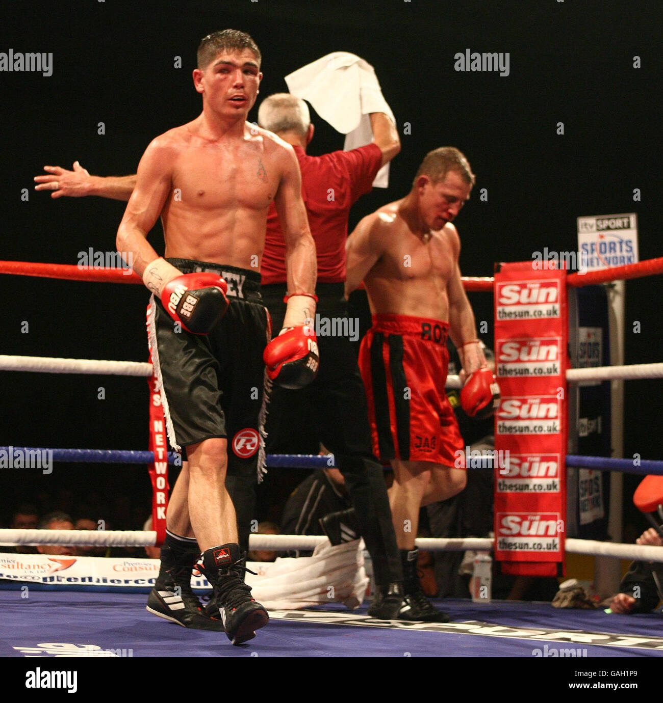 Michael jennings retains his wbu welterweight title at excel arena hi