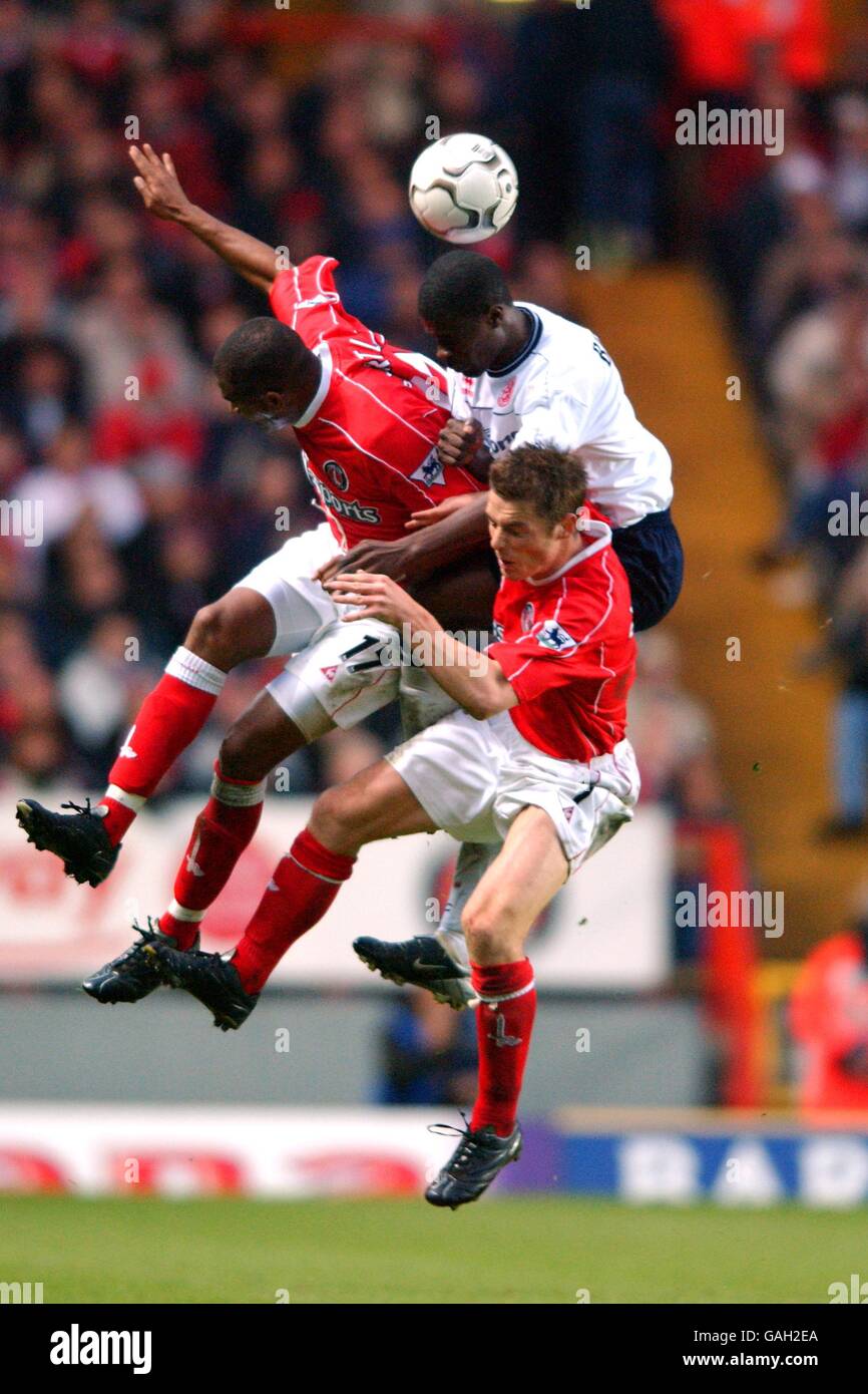 Soccer - FA Barclaycard Premiership - Charlton Athletic v Middlesbrough. Charlton Athletic's Shaun Bartlett and Scott Parker challenge Middlesbrough's George Boateng in the air Stock Photo