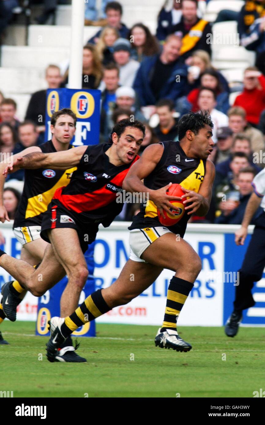 Essendon Bombers' Cory McGrath goes for a challenge on Richmond Tigers' David Rodan Stock Photo