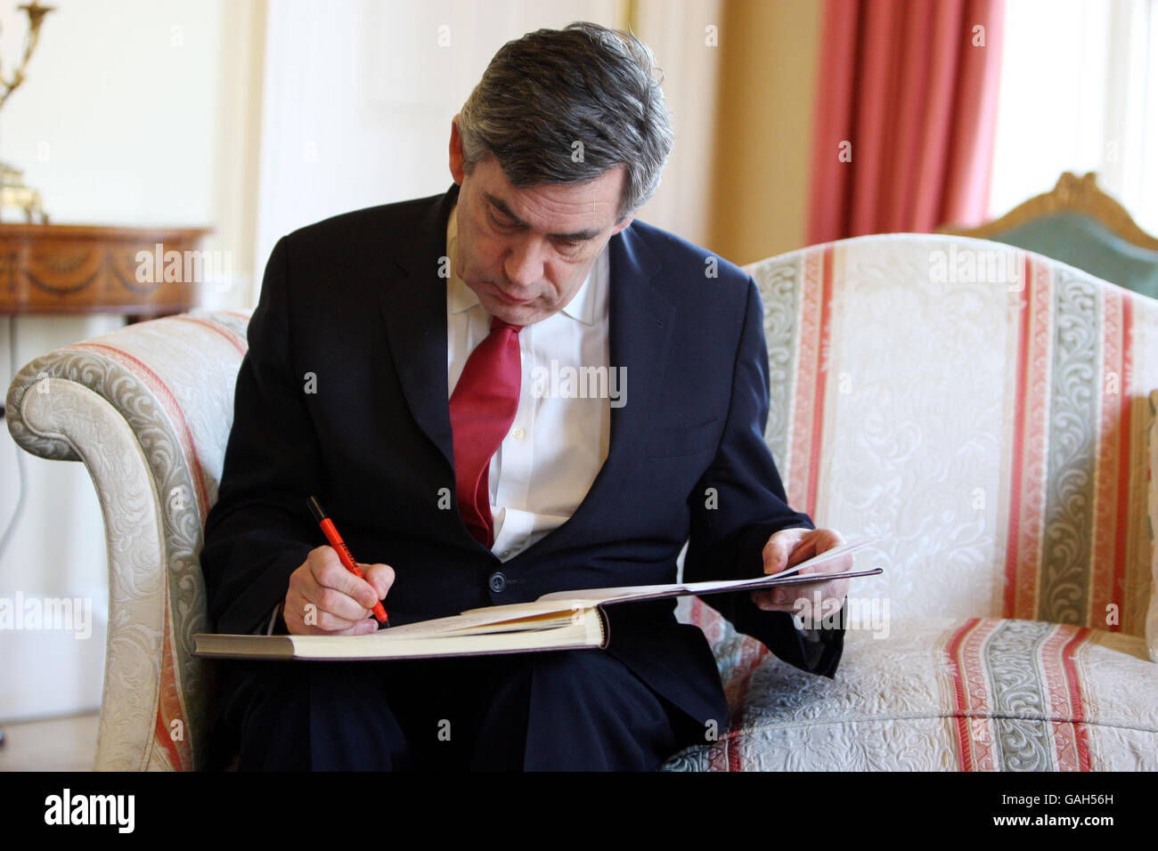Gordon Brown marks Holocaust Memorial Day Stock Photo