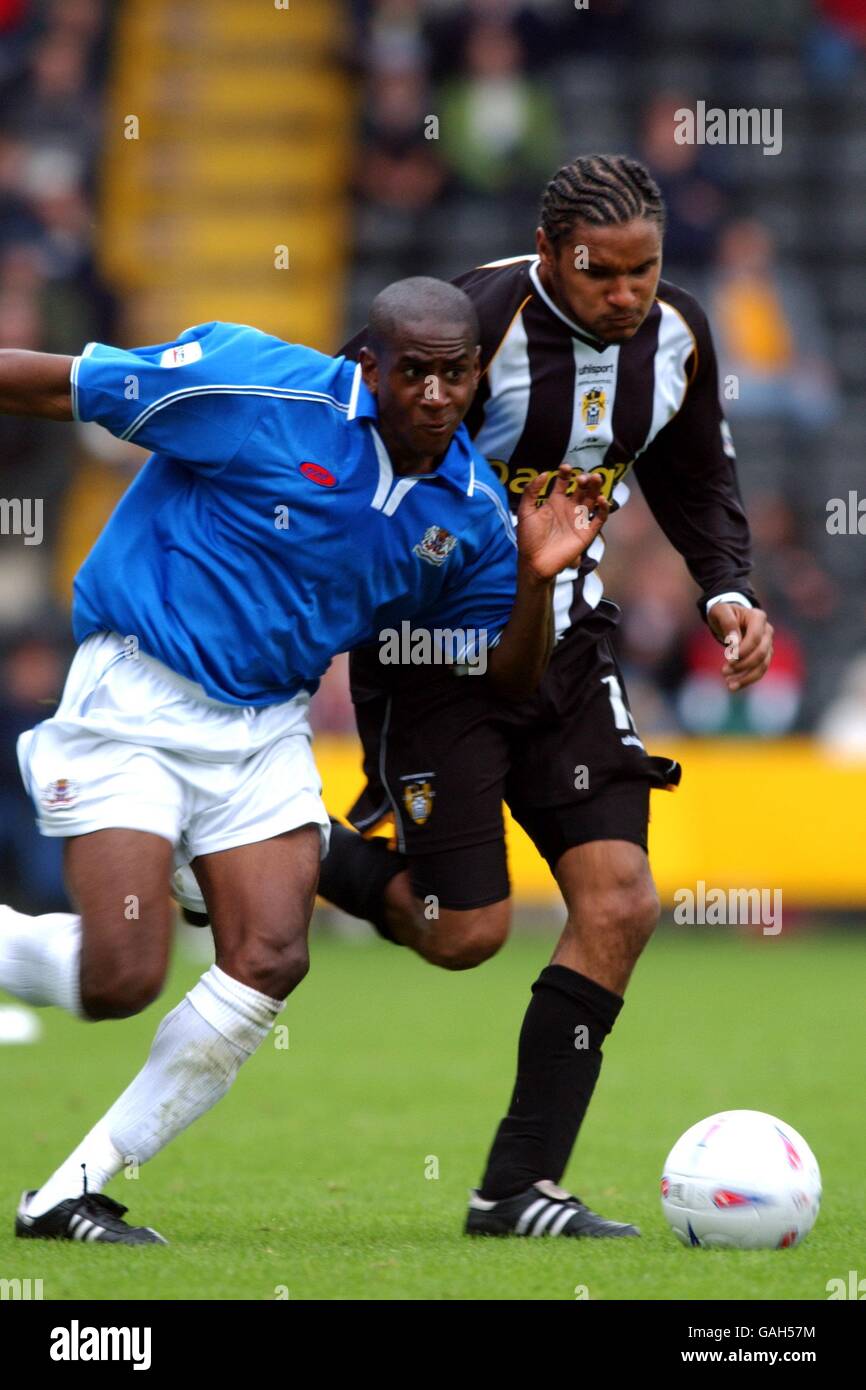 Soccer - Nationwide League Division One - Notts County v Peterborough United. Peterborough United's Adam Newton comes away from Notts County's Richard Liburd Stock Photo