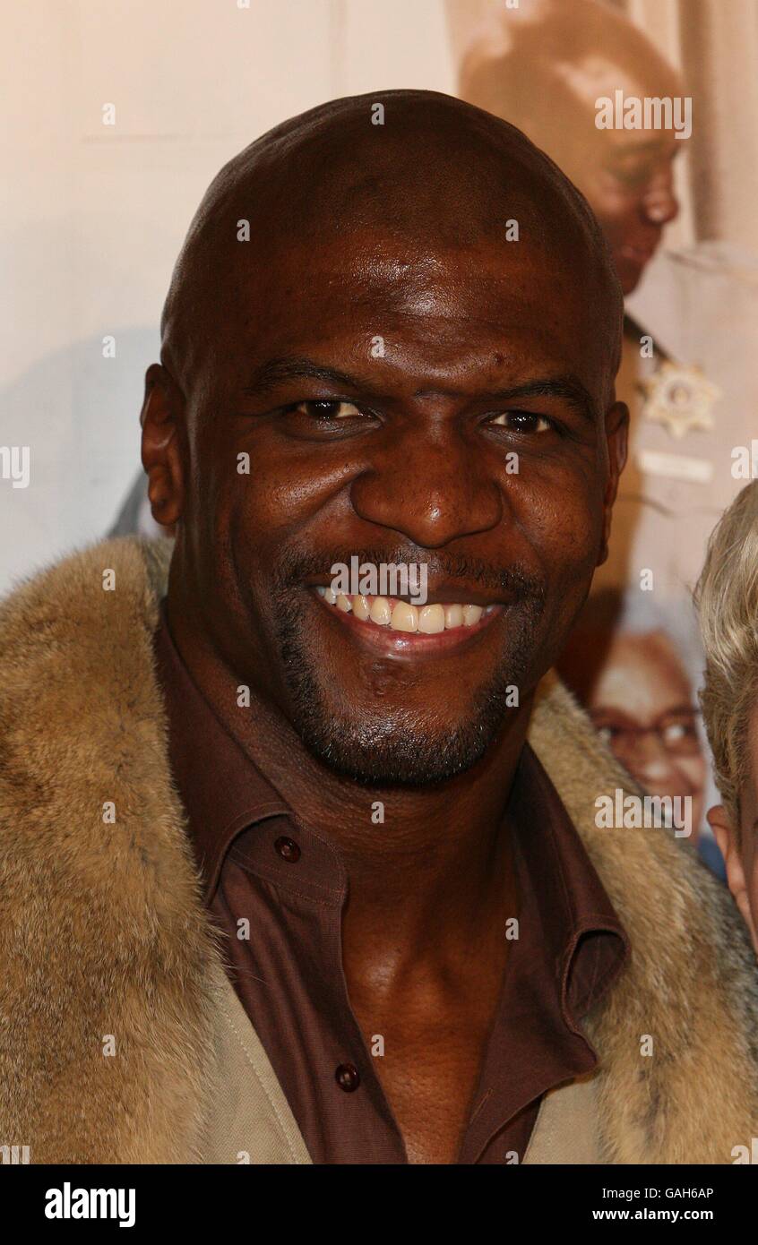Terry Crews arrives at the premiere of Home Roscoe Jenkins at