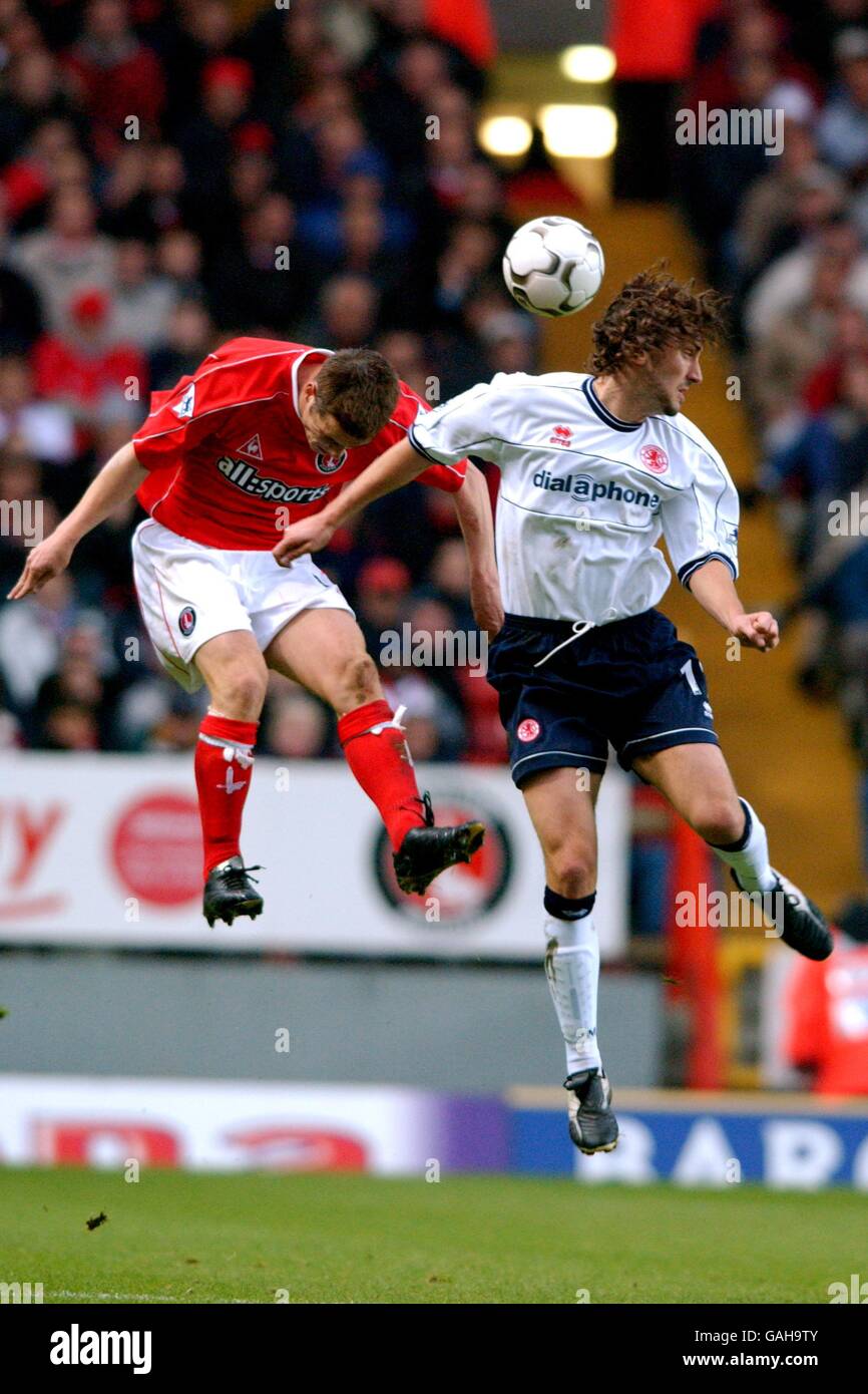 Soccer - FA Barclaycard Premiership - Charlton Athletic v Middlesbrough. Charlton Athletic's Scott Parker (l) and Middlesbrough's Jonathan Greening (r) both jump up for a header Stock Photo