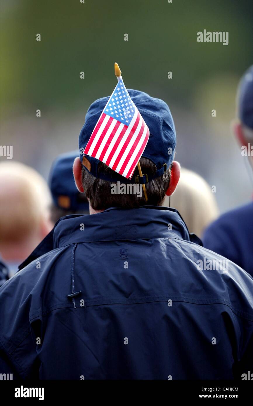 Golf - The 34th Ryder Cup - The Belfry - Singles. A spectator with an American 'Stars and Stripes' flag proudly sticking out of his cap Stock Photo