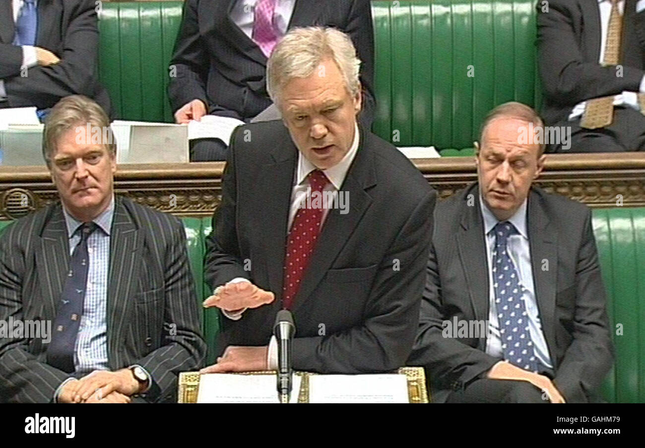 Shadow home secretary David Davis responds to Justice Secretary Jack Straw's Commons statement on claims that a senior Muslim MP was bugged by police while meeting a constituent in prison at the House of Commons, London. Stock Photo