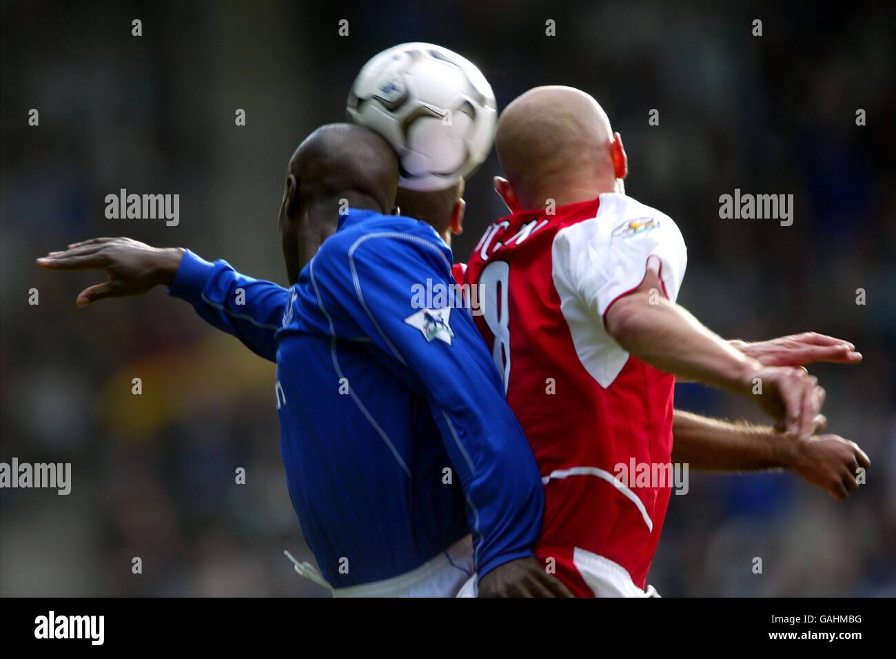 Soccer - FA Barclaycard Premiership - Everton v Arsenal. Everton's Kevin Campbell and Arsenal's Pascal Cygan (r) battle for the ball Stock Photo