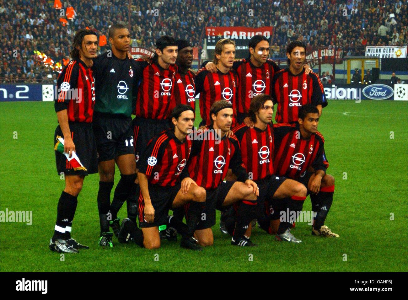 Soccer - UEFA Champions League - Group G - AC Milan v Bayern Munich. The AC  Milan team group Stock Photo - Alamy