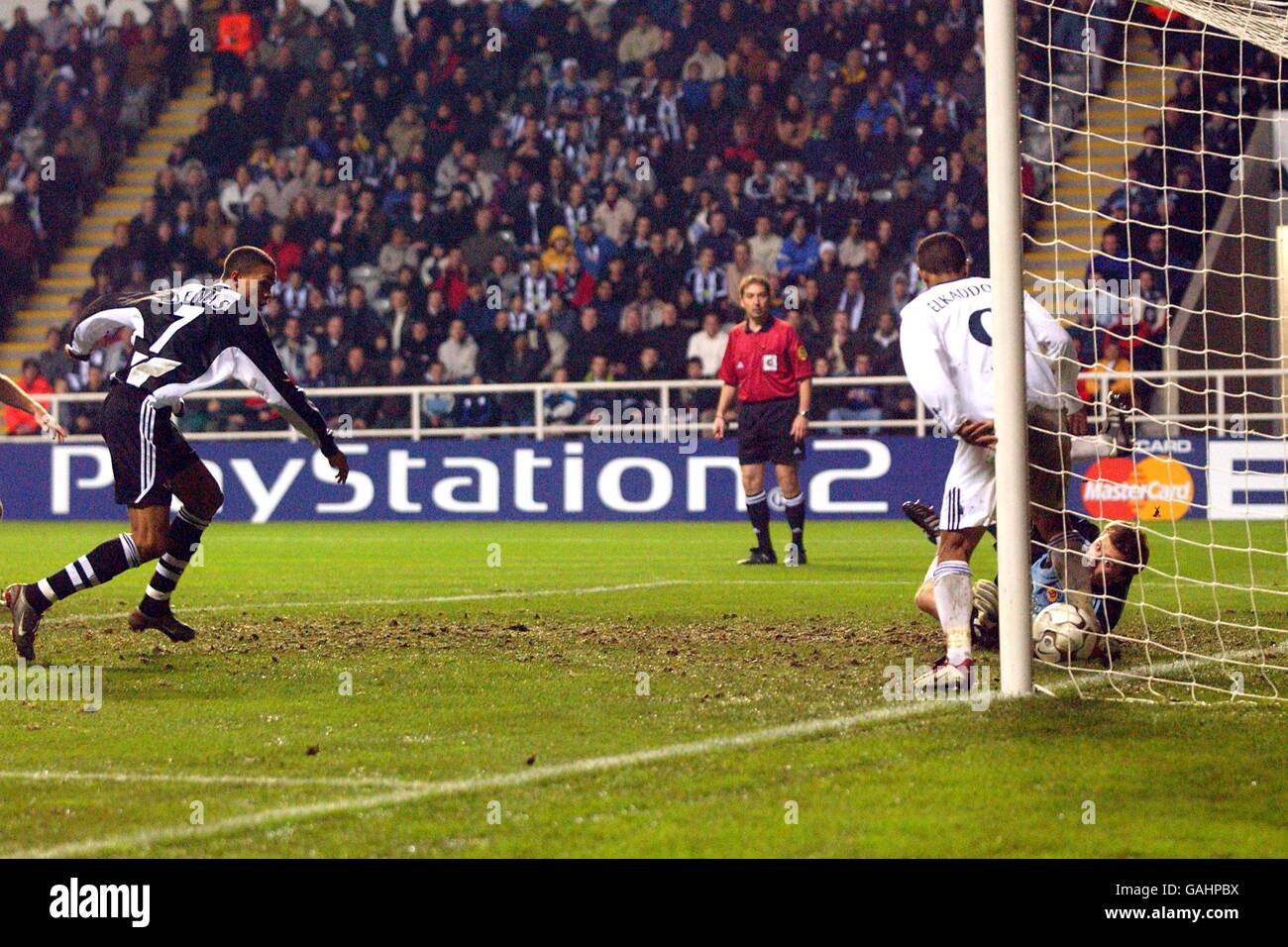 Dynamo Kiev's goalkeeper Vitalii Reva and teammate Badr El Kaddouri are unable to stop the ball crossing the line for Newcastle United's first goal scored by Gary Speed Stock Photo