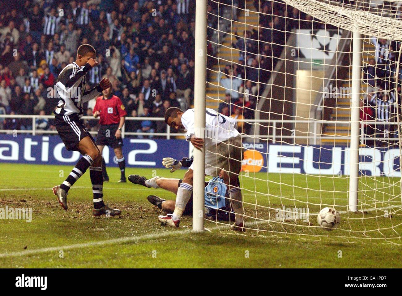 Dynamo Kiev's goalkeeper Vitalii Reva and teammate Badr El Kaddouri are unable to stop the ball crossing the line for Newcastle United's first goal scored by Gary Speed Stock Photo