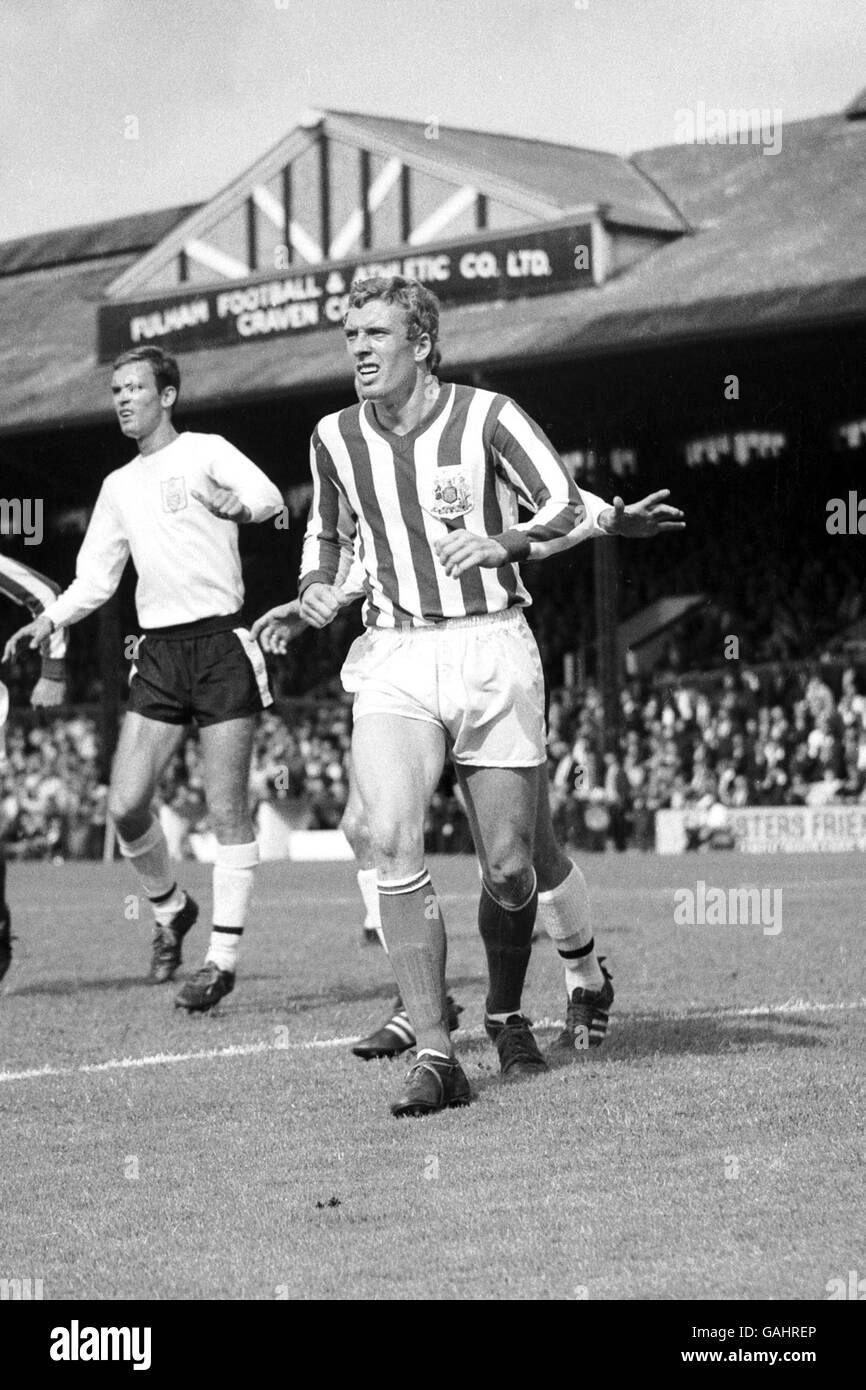 Sheffield uniteds mick jones waits for to be taken hires stock photography and images Alamy