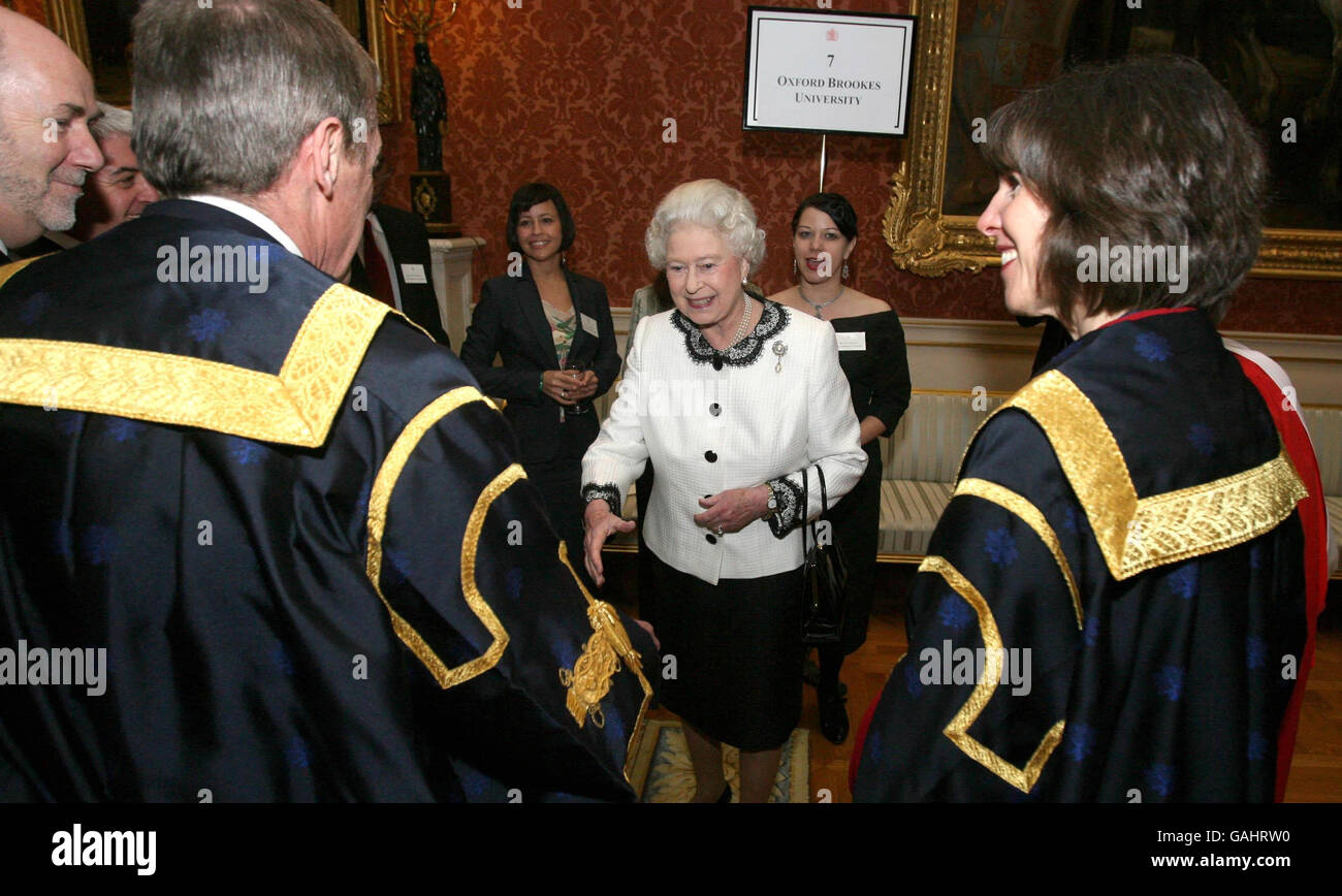 Britain's Queen Elizabeth II speaks with students from Oxford Brookes  University at Buckingham Palace, London, after the Queen presented The  Queen's Anniversary Prizes for Higher and Further Education Stock Photo -  Alamy