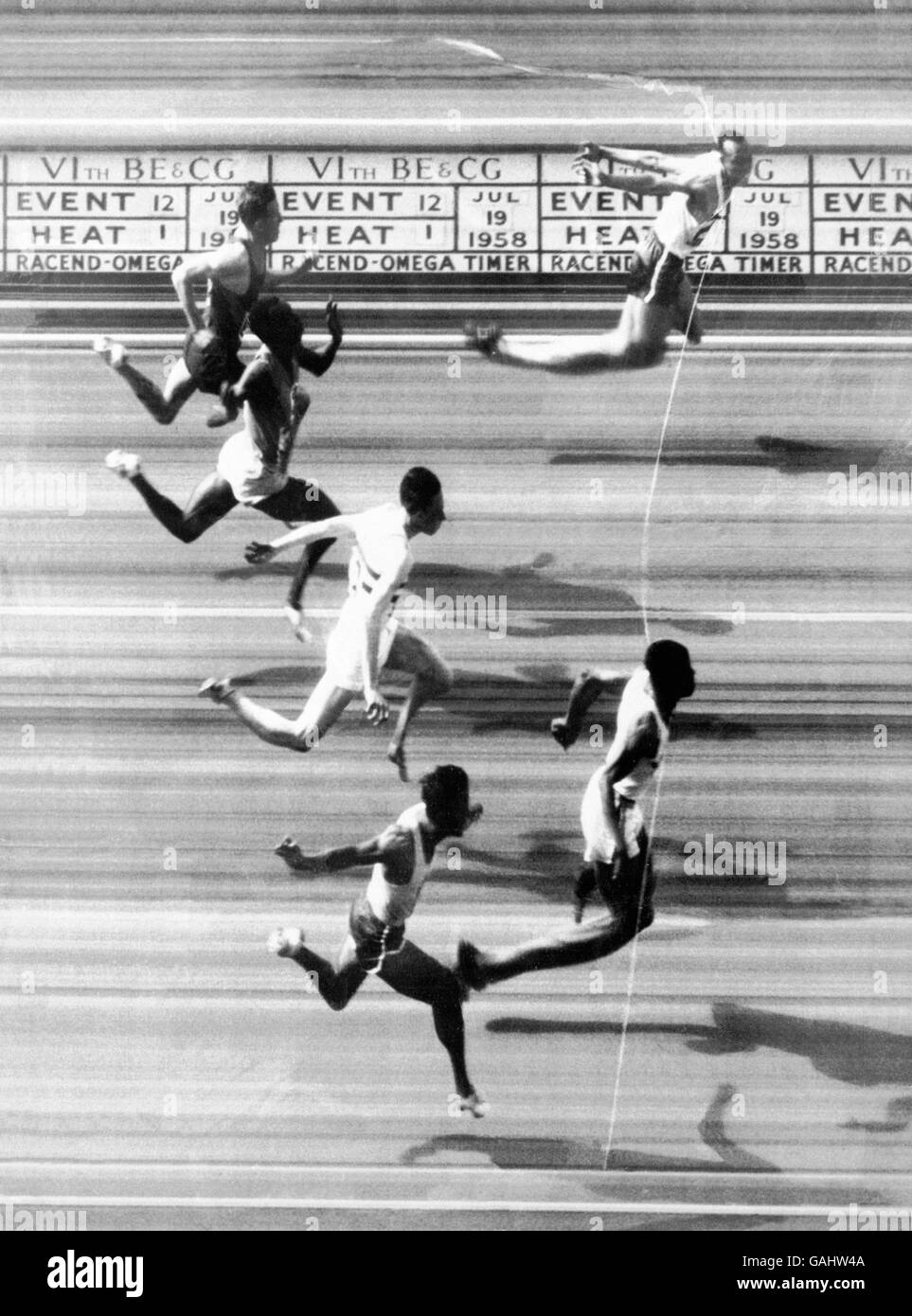 Athletics - 6th British Empire and Commonwealth Games - Men's 100yds Final - Cardiff. Jamaica's K Gardiner (top) wins gold from Bahamas' Thomas Robinson (second from bottom) Stock Photo