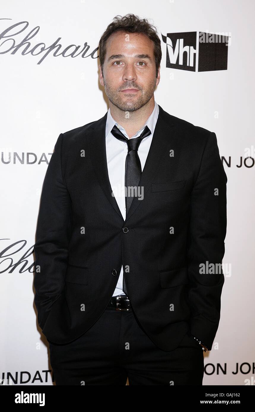Jeremy Piven arrives for the 16th Annual Sir Elton John AIDS Foundation Oscar Party at the Pacific Design Centre in Los Angeles. Stock Photo