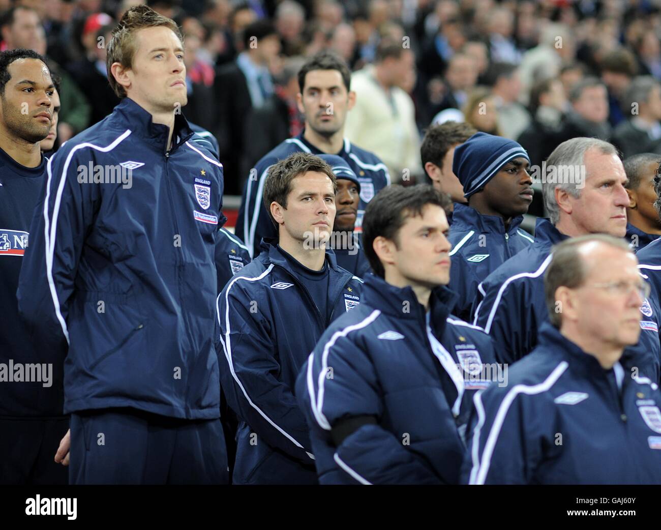 Soccer - International Friendly - England v Switzerland - Wembley Stadium. England's Michael Owen and Peter Crouch during the national anthem Stock Photo