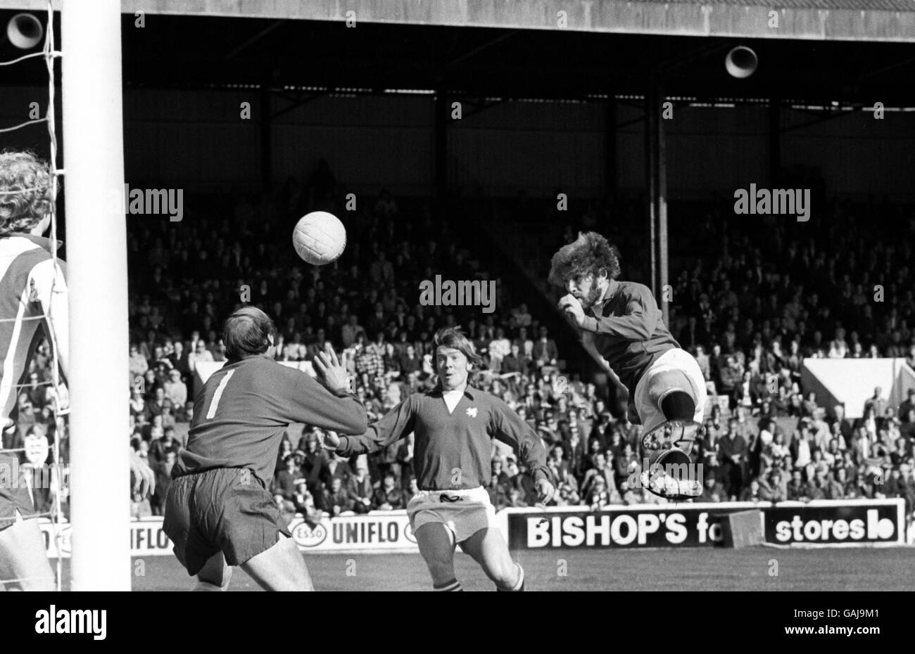 Orient's Barrie Fairbrother (r) directs a flying header past Sheffield Wednesday goalkeeper Peter Springett (l) Stock Photo