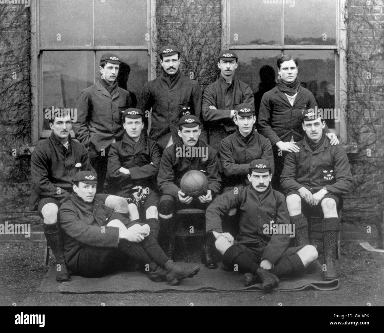 Oxford University team 1894-95: (back row, l-r) EB Alexander, GB Raikes, RJ Salt, BN Bosworth-Smith (middle row, l-r) CB Fry, CD Hewitt, EC Bliss, GO Smith, WJ Oakley (front row, l-r) T Salmon, ED Compton Stock Photo
