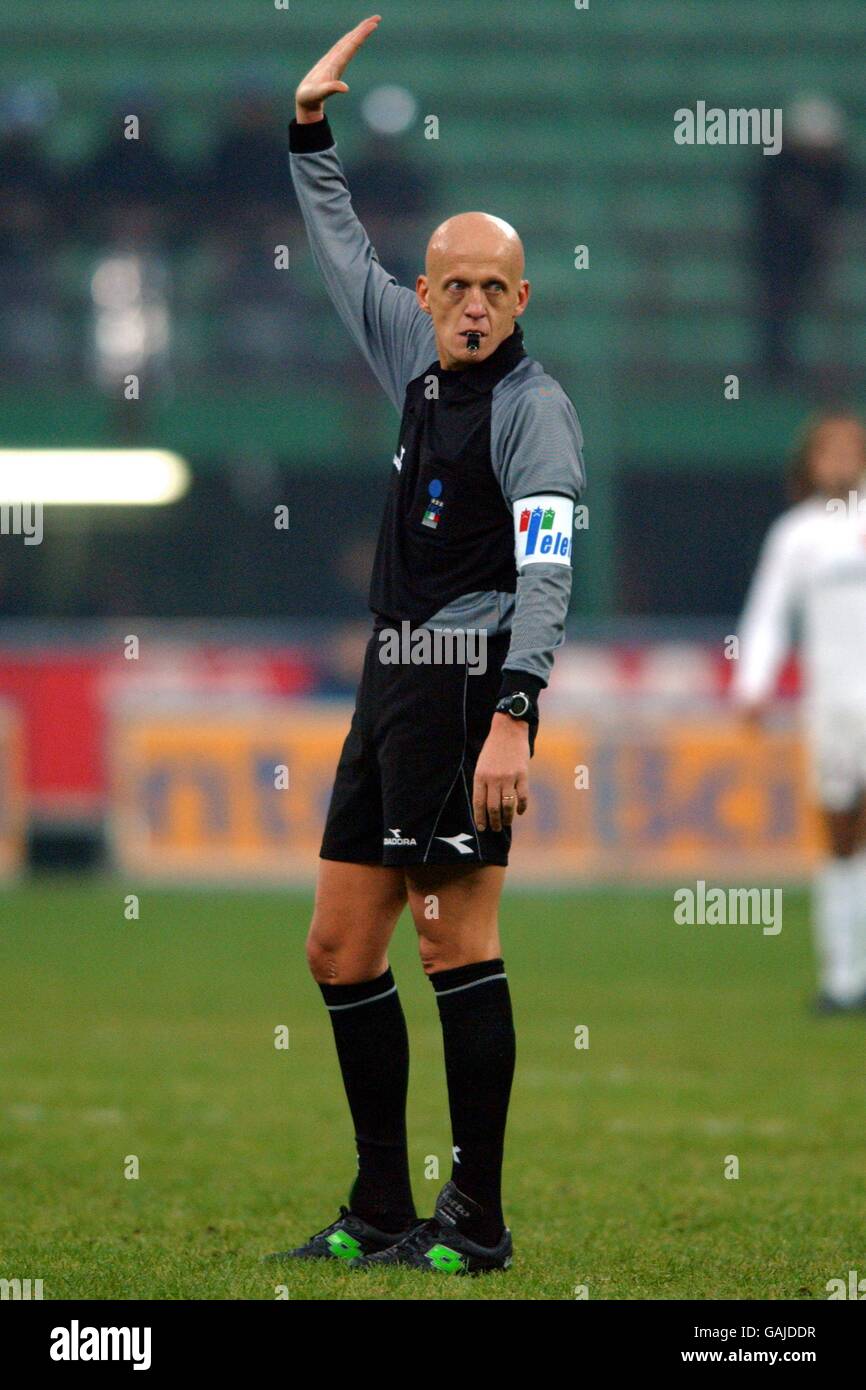 Italian referee hi-res stock photography and images - Page 2 - Alamy