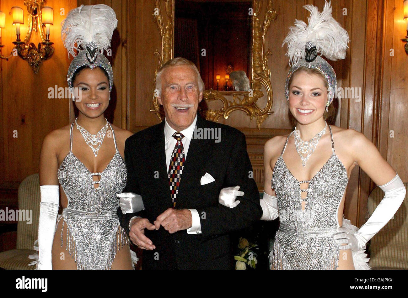 Bruce Forsyth Birthday - London Stock Photo - Alamy
