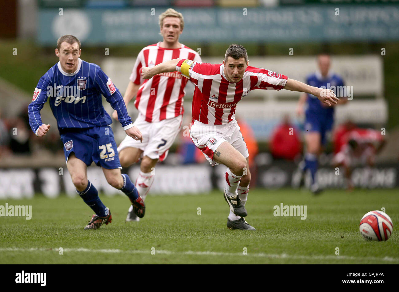 Andy Griffin (right) of Stoke competes with Alan Quinn of Ipswich during the Coca-Cola Championship match at the Britannia Stadium, Stoke. Stock Photo