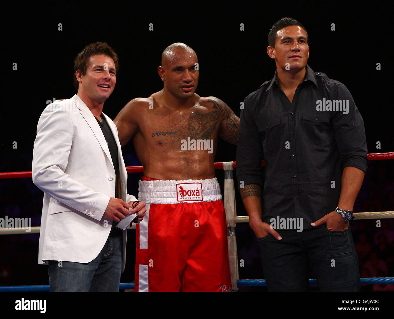 Ex-West Coast Eagles Footballer Ben Cousins joins Solomon Haumono and Sonny-Bill Williams of the Bulldogs prior to Anthony Mundine defending his title defence against Nader Hamdan at the Sydney Entertainment Centre for the WBA Super-Middleweight Title Stock Photo