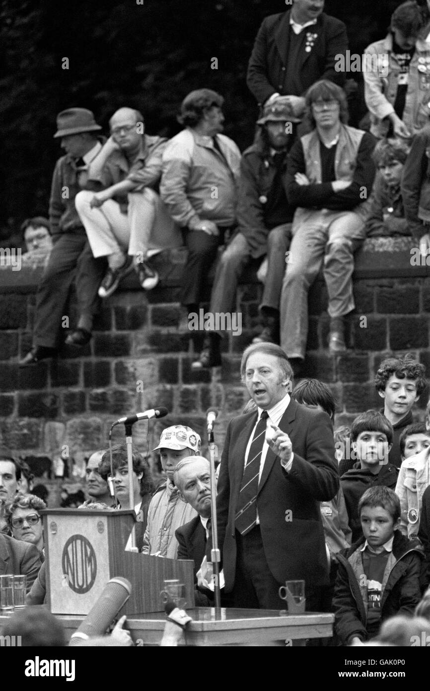 National Union of Miners President Arthur Scargill addresses a miners rally in Barnsley. Stock Photo