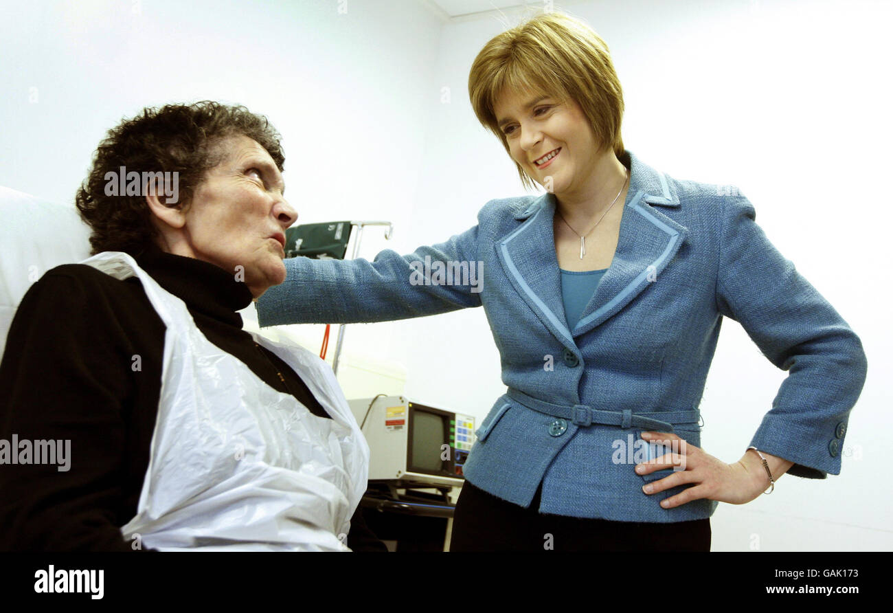 Nicola Sturgeon visits St John's Hospital Stock Photo