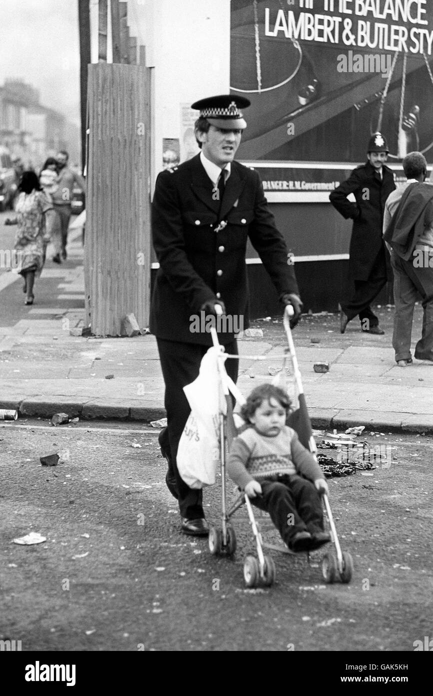 The Brixton Riots London 1981 Hi-res Stock Photography And Images - Alamy