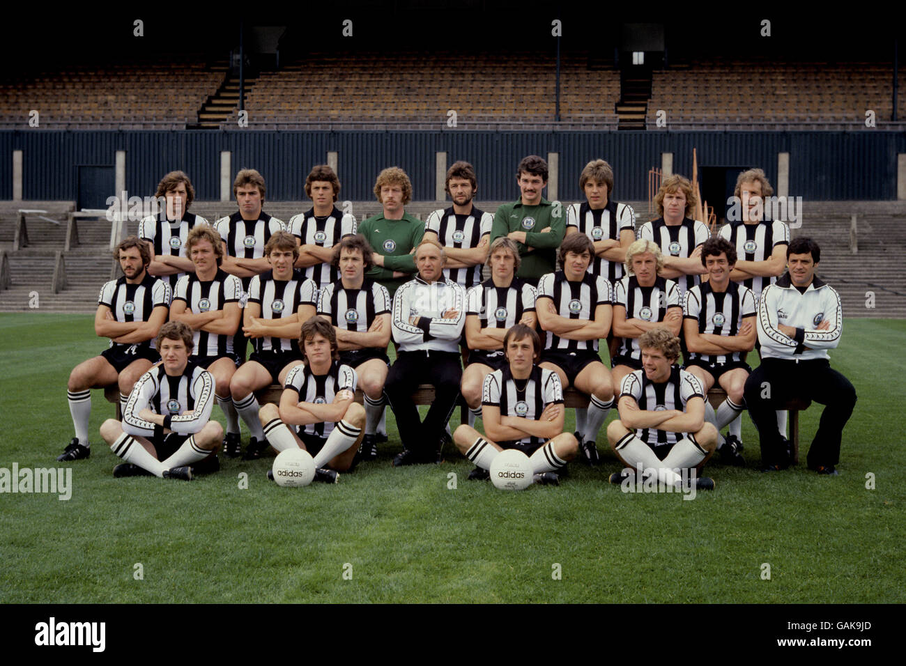 Newcastle United squad 1978-79: (back row, l-r) Ralph Callachan, Micky Barker, Andy Parkinson, Mike Mahoney, John Bird, Kevin Carr, David Barton, John Blackley, John Connolly; (middle row, l-r) Alan Kennedy, Ken Mitchell, Mark McGhee, Tommy Cassidy, manager Bill McGarry, Mike Larnach, Irving Nattrass, Peter Kelly, Terry Hibbitt, assistant manager Peter Morris; (front row, l-r) Alan Guy, Nigel Walker, Jamie Scott, Ray Blackhall Stock Photo