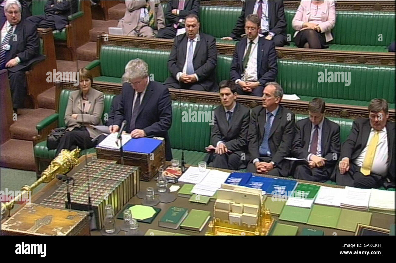 Defence Secretary Des Browne gives a statement to the House of Commons in London of the British troop situation in Iraq. Stock Photo