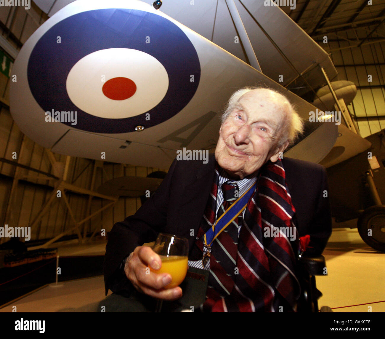 RAF founding member Henry Allingham, who at the age of 111 is the oldest surviving WWI veteran