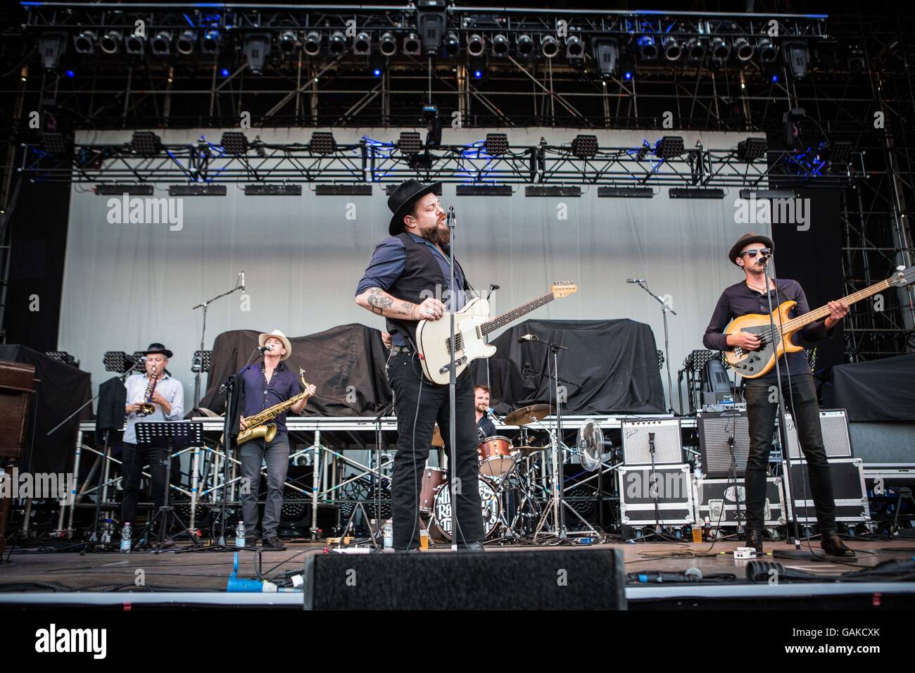 Nathaniel rateliff musician hi-res stock photography and images - Alamy